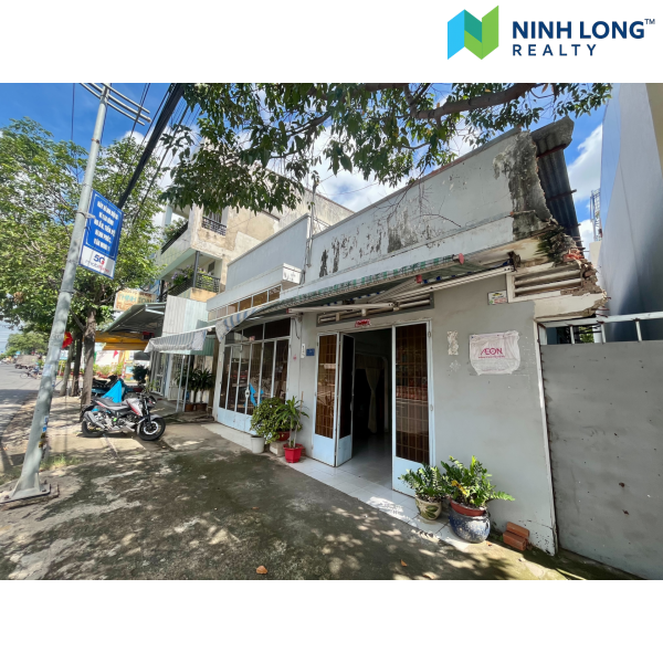 NHÀ PHỐ VỊ TRÍ VÀNG, MẶT TIỀN ĐƯỜNG CÁCH MẠNG THÁNG 8